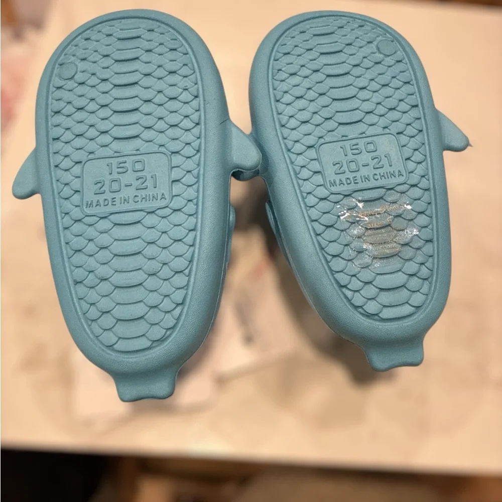 ๐๐๐๐Kids/toddler Shark slip on slides for indoor/outdoor Stepping Stones NWT - Picture 4 of 5